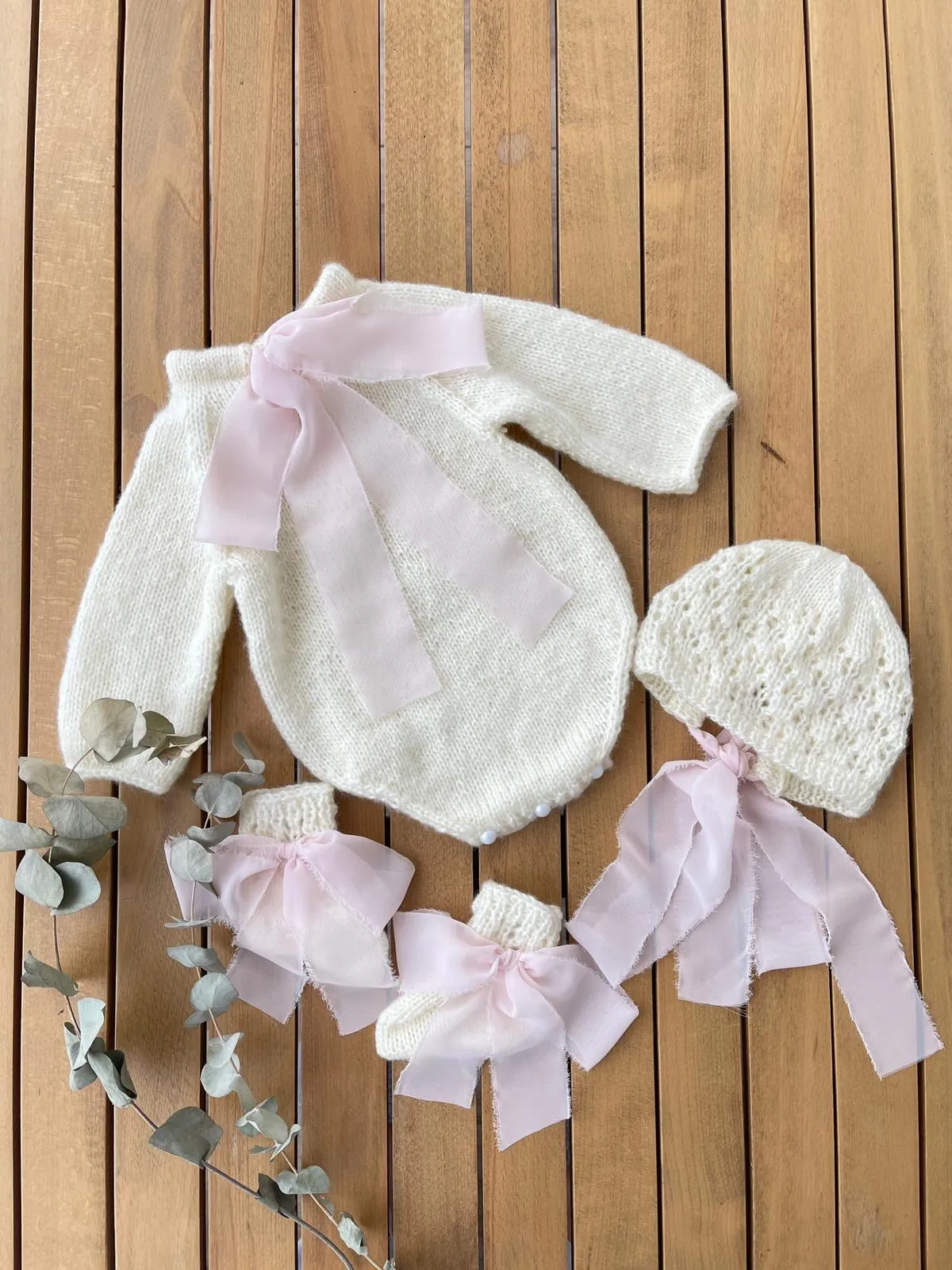 Beautiful Hand Knitted 3 piece set with bow details.