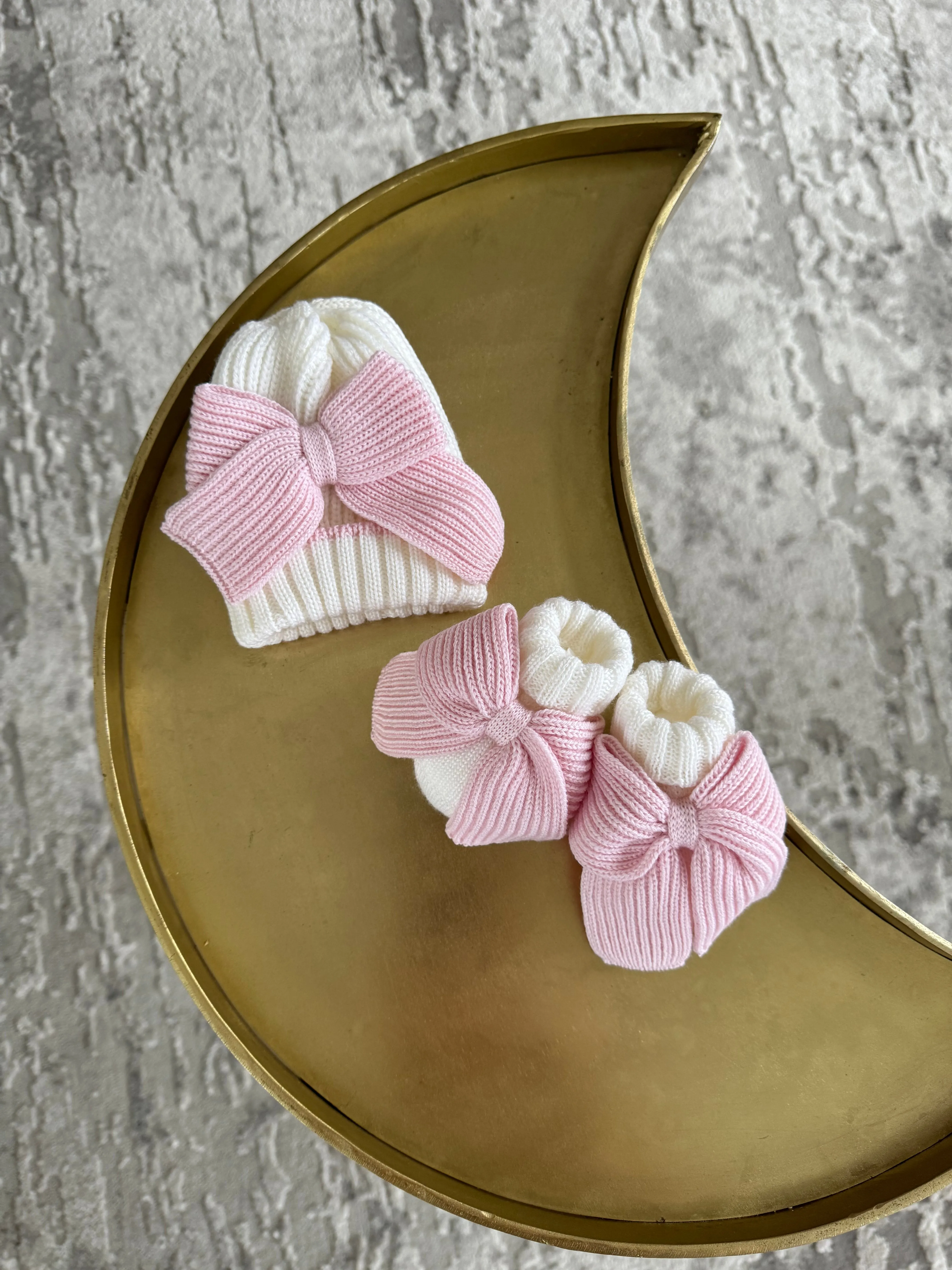 Beautiful knitted Merino Wool Ivory/White Baby Booties with Bow details.