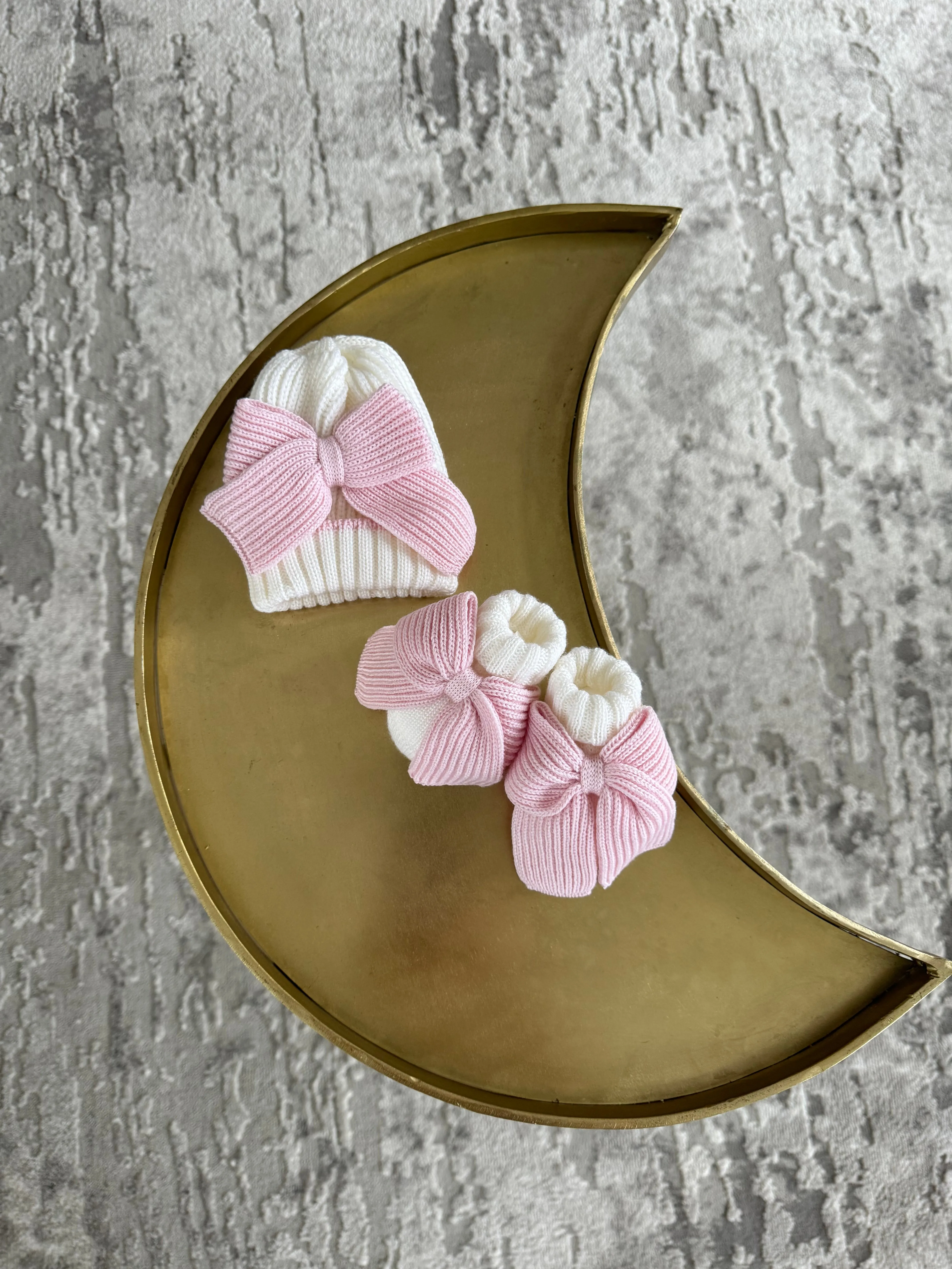 Beautiful knitted Merino Wool Ivory/White Baby Booties with Bow details.