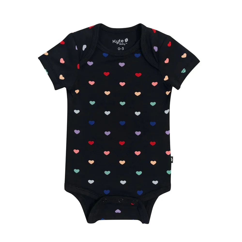 Kyte Baby Short Sleeve Bodysuit - Midnight Rainbow Heart