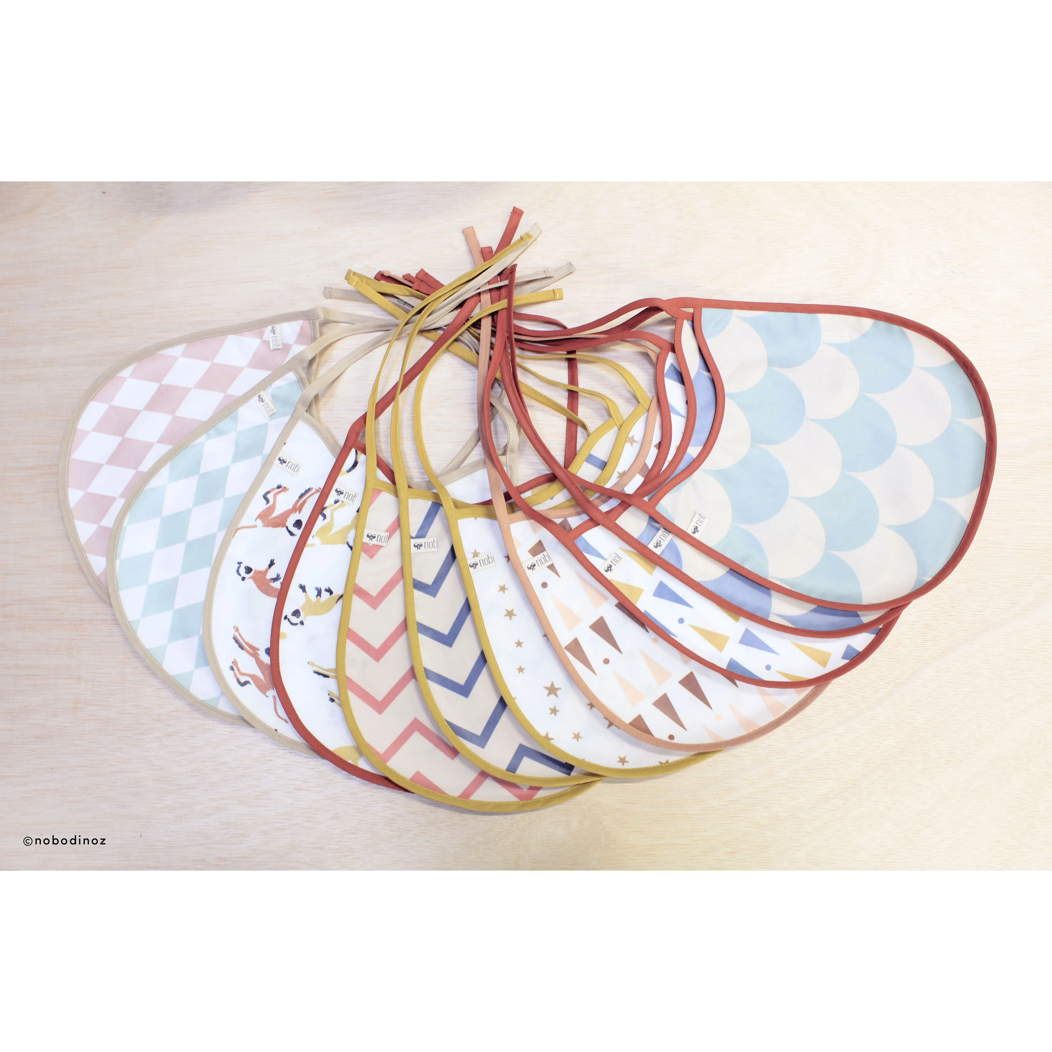 nobodinoz Bib Cotton Pink Scales
