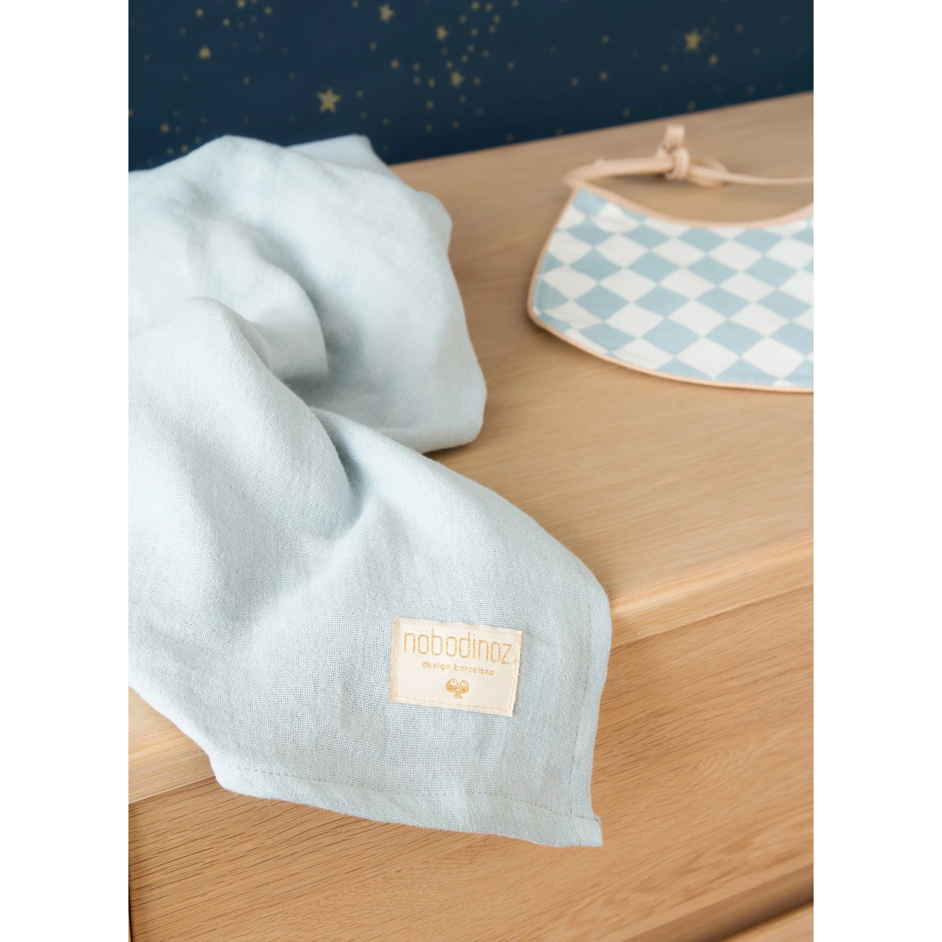 nobodinoz Bib Oil Cloth Black Honey Sparks